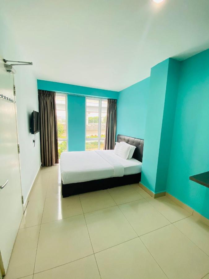 Hotel Zamburger Kota Damansara Exterior photo